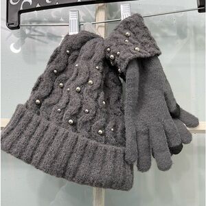 New set of gray hat and gloves , silver beads !